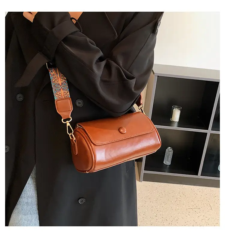 Vintage Brown Leather Crossbody Bag with Wide Band — feature 16