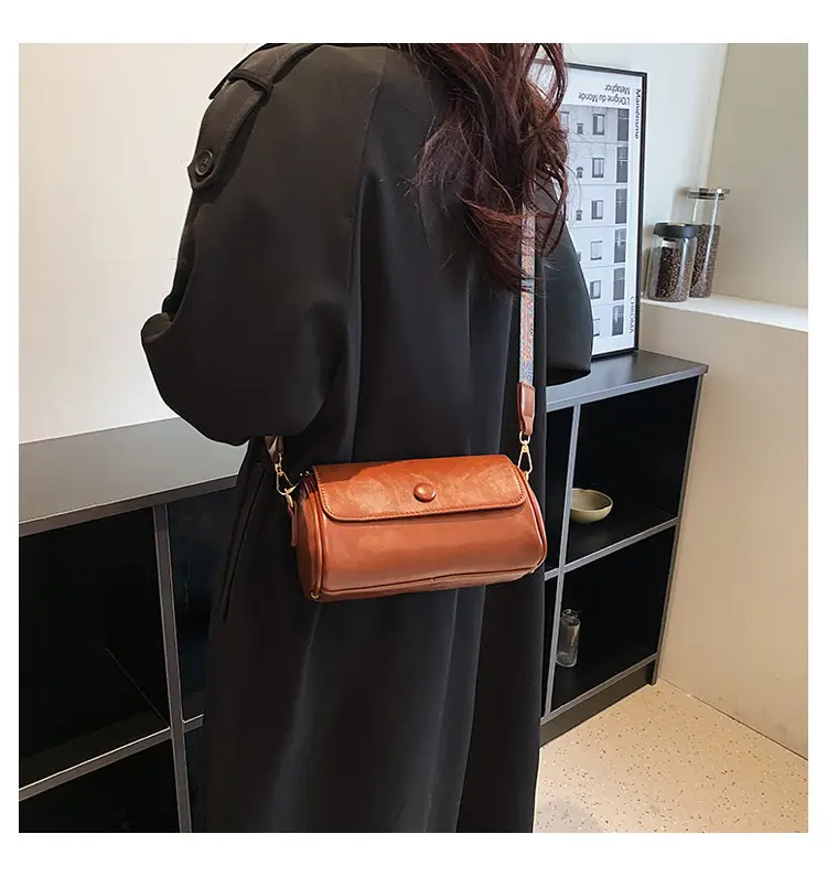 Vintage Brown Leather Crossbody Bag with Wide Band — feature 17