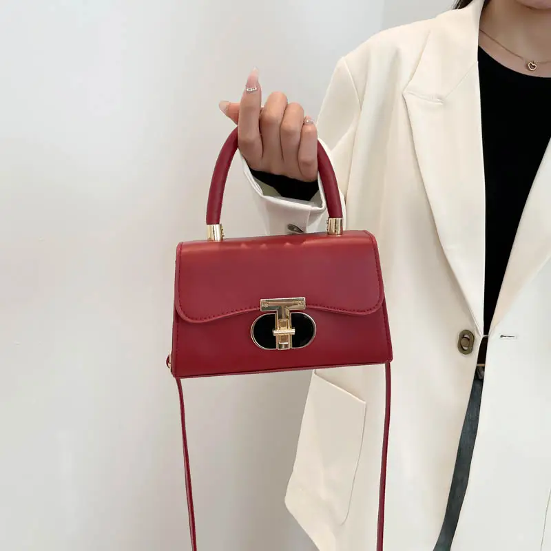 Trendy Brown Leather Shoulder Bag with Metal Buckle - Image 7