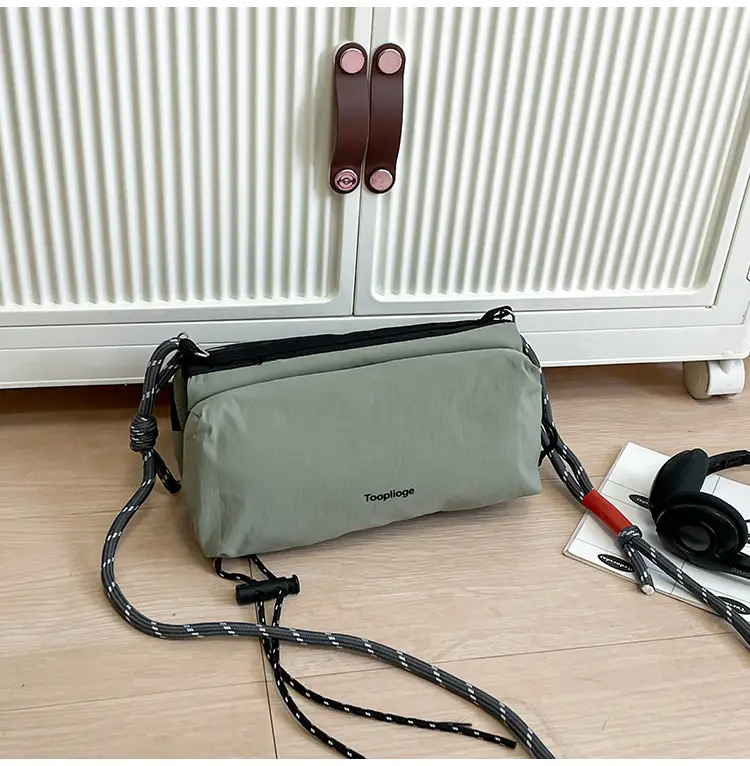 Couple Shoulder Bag Waterproof Small Sports Bag Large Capacity — feature 28