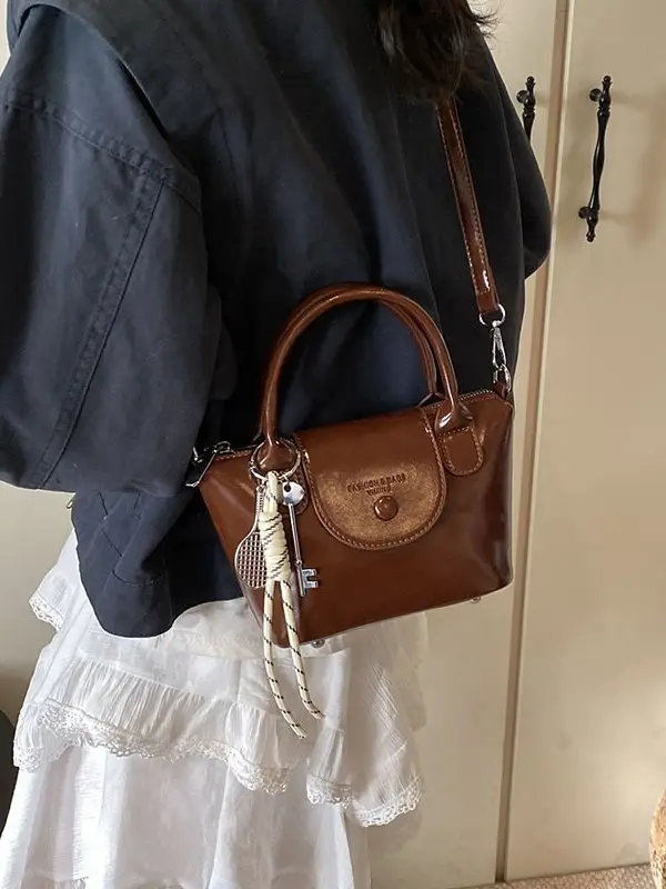 Women's Vintage Brown Crossbody Handbag with Chain Strap - Image 6