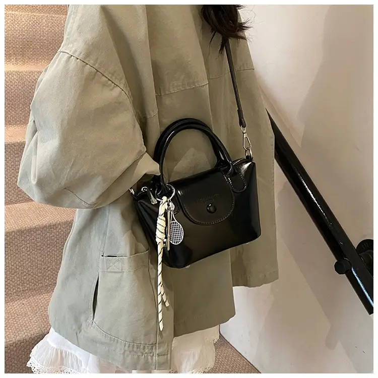 Women's Vintage Brown Crossbody Handbag with Chain Strap — feature 10