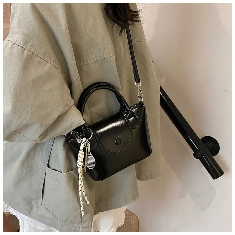 Women's Vintage Brown Crossbody Handbag with Chain Strap — feature 11