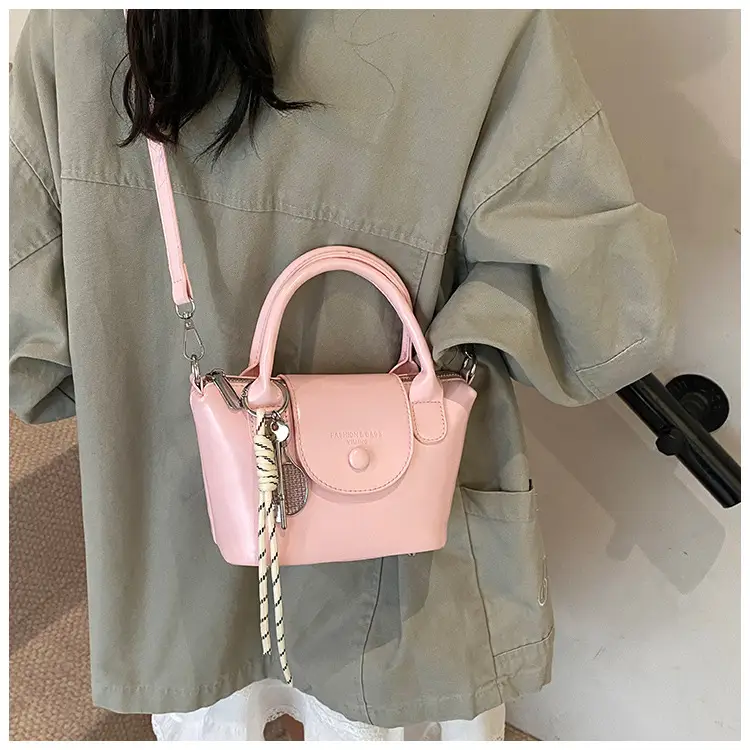 Women's Vintage Brown Crossbody Handbag with Chain Strap — feature 17