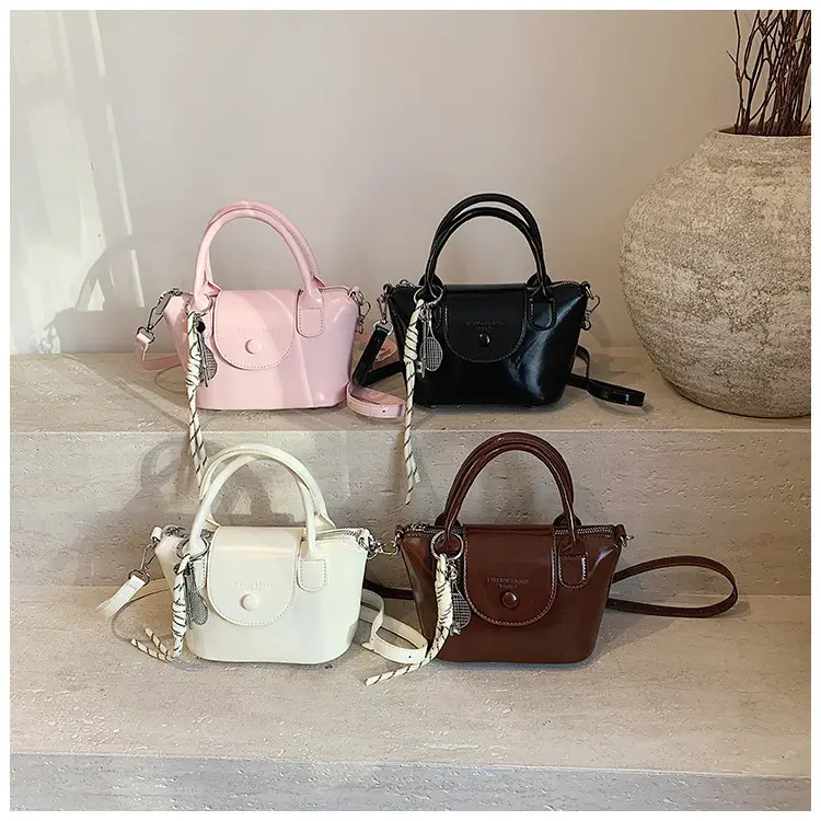 Women's Vintage Brown Crossbody Handbag with Chain Strap — feature 2