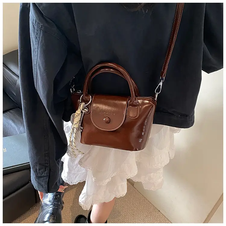 Women's Vintage Brown Crossbody Handbag with Chain Strap — feature 21