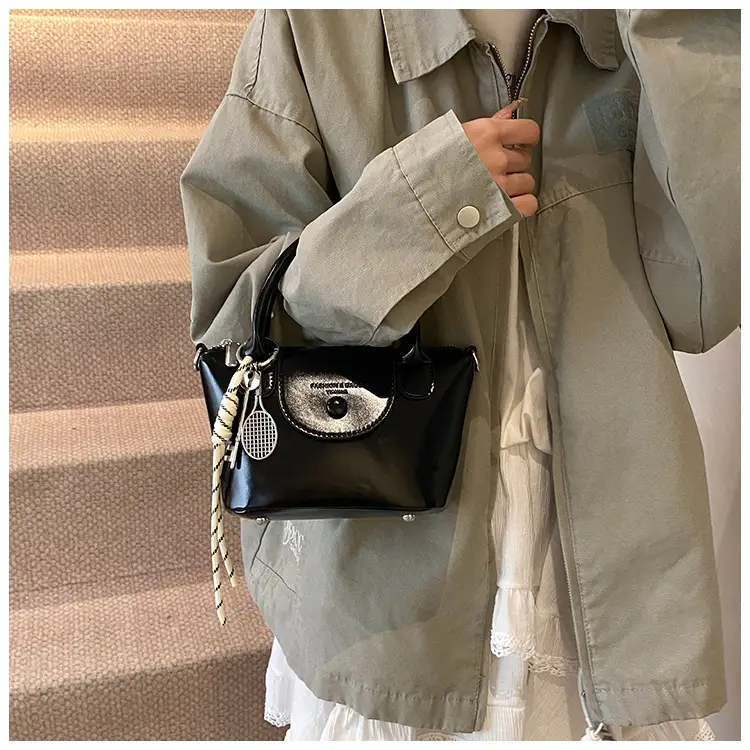 Women's Vintage Brown Crossbody Handbag with Chain Strap — feature 9