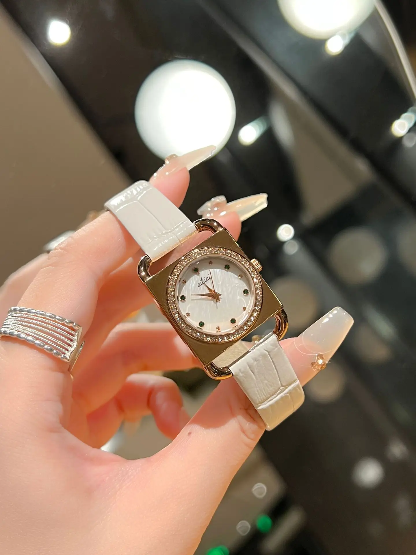 Luxury Green Leather Watch for Women Square Design - Image 2