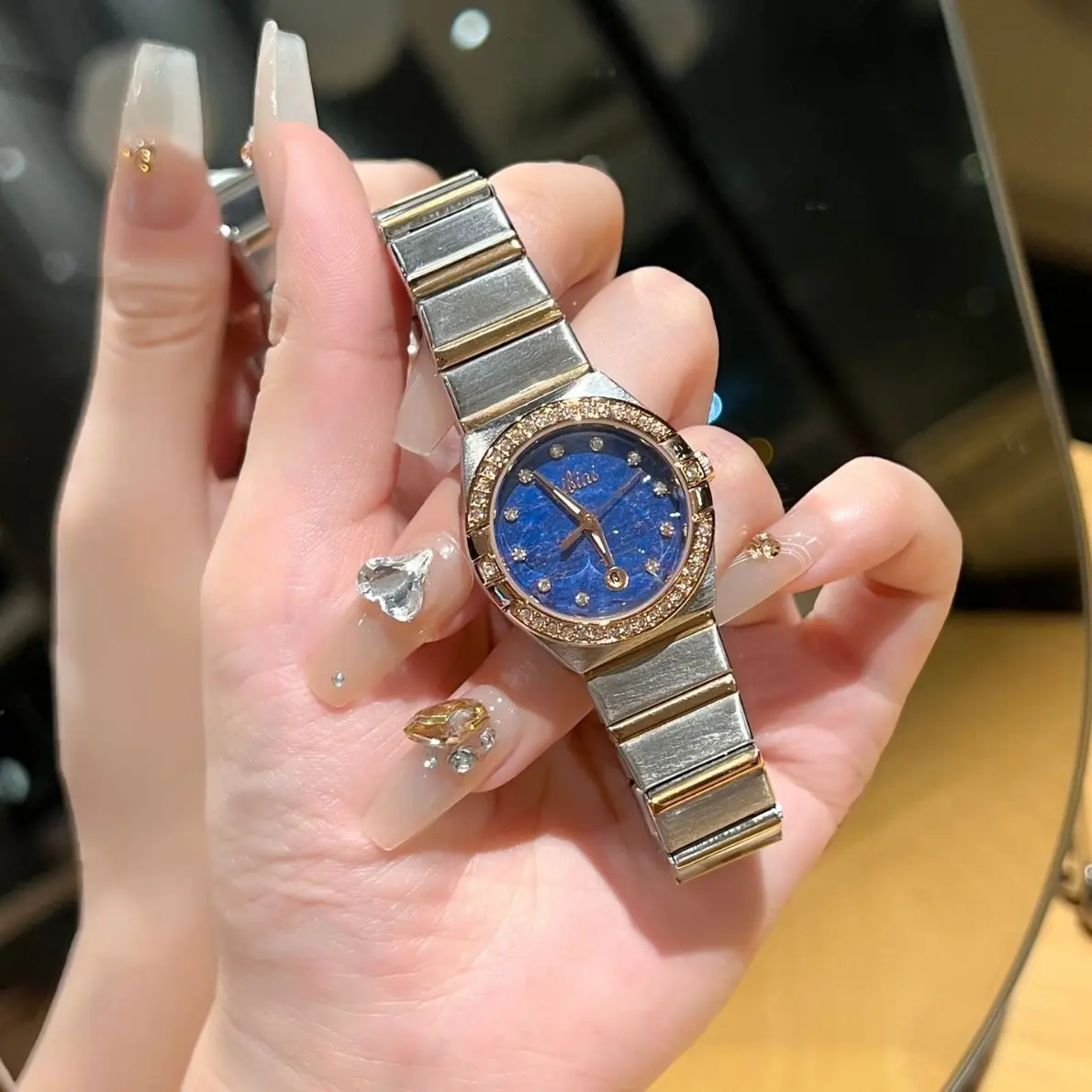 Women's Cross-Brand Diamond Watch with Log Steel Band - Image 3