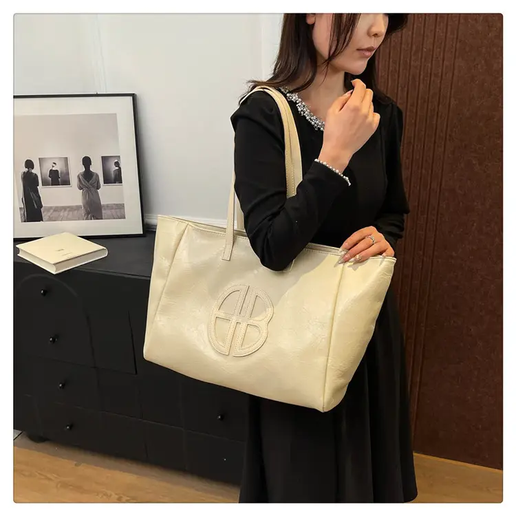 Black Leather Shoulder Bag for Women 2025 Spring Summer — feature 18