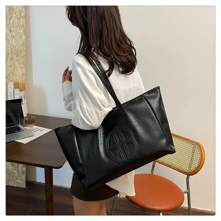 Black Leather Shoulder Bag for Women 2025 Spring Summer — feature 21