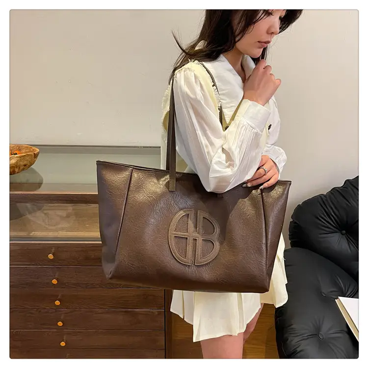 Black Leather Shoulder Bag for Women 2025 Spring Summer — feature 24