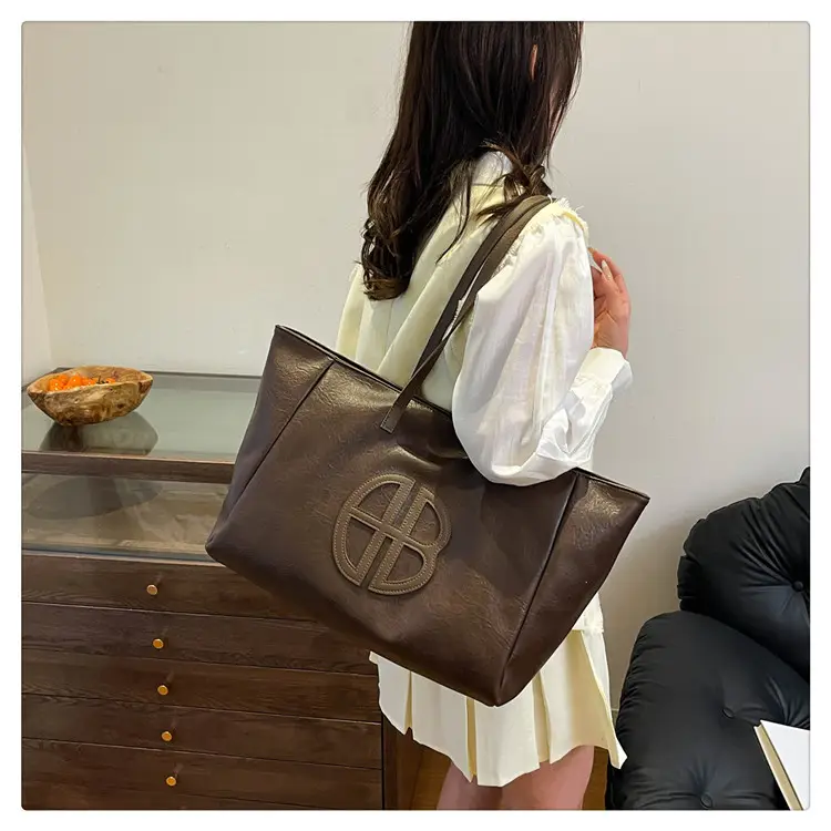 Black Leather Shoulder Bag for Women 2025 Spring Summer — feature 25