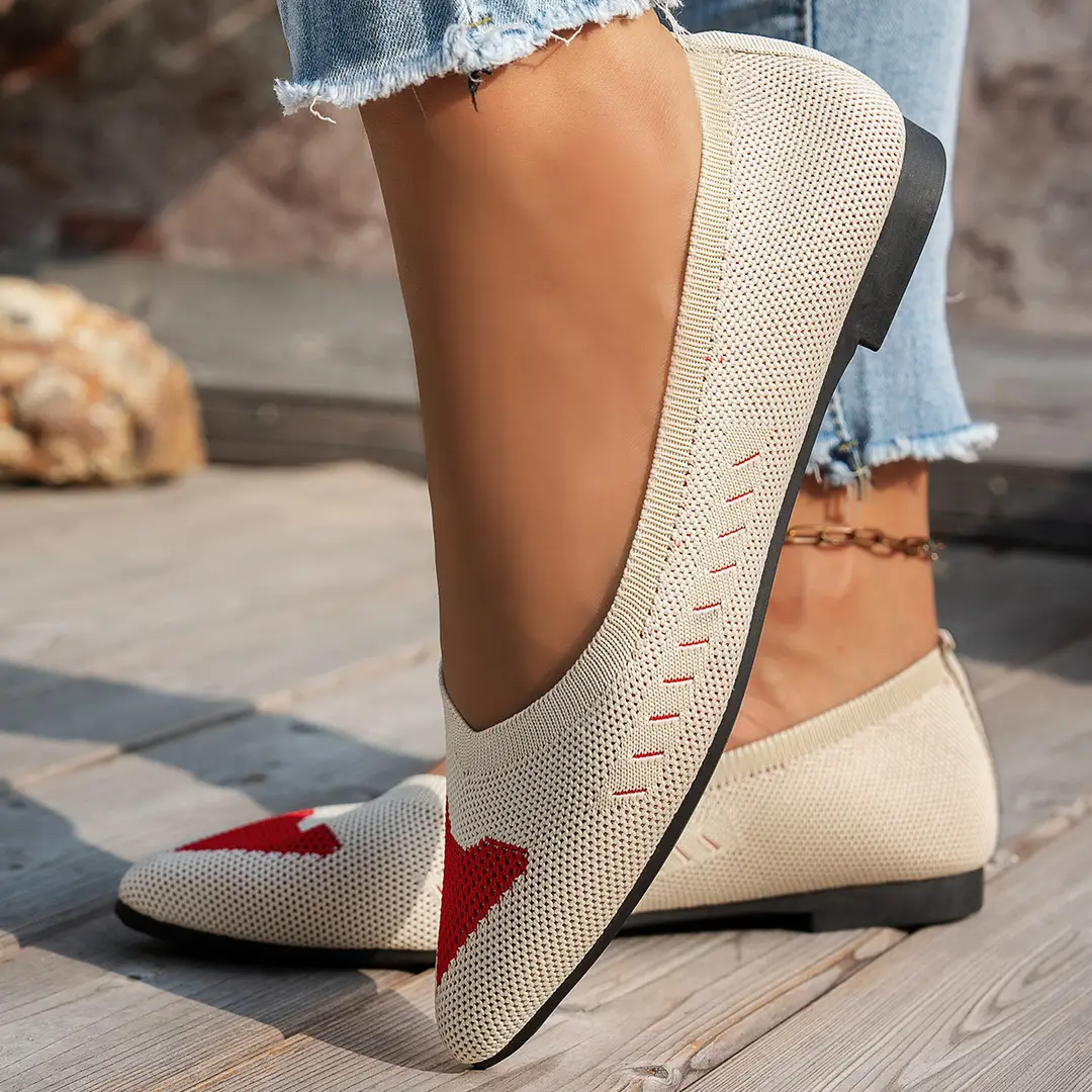 2025 New European and American Large Size Pointed Toe Flat Bottom Sweet Love Shoes Women's Beanie Shoes Casual Shoes — feature 2