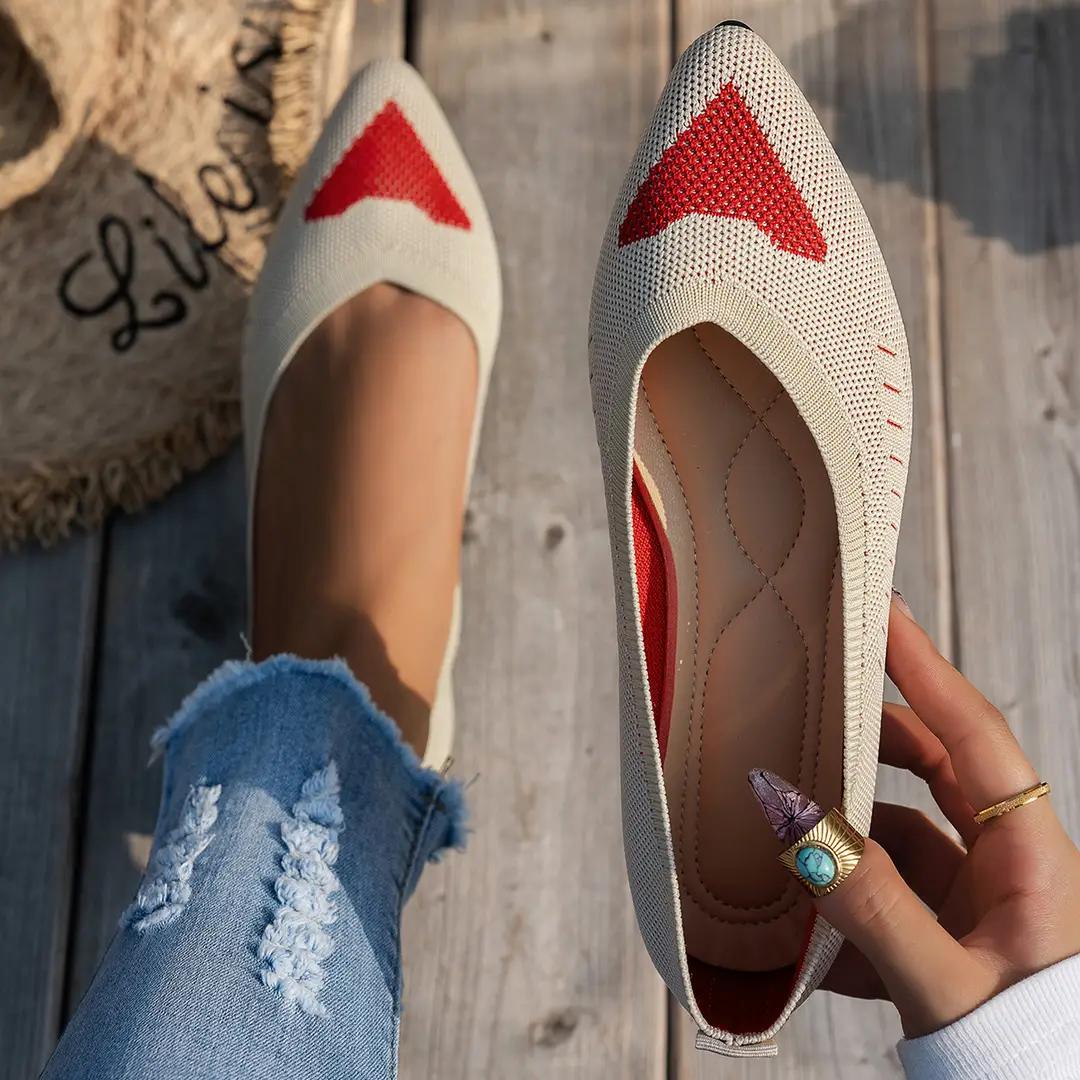 2025 New European and American Large Size Pointed Toe Flat Bottom Sweet Love Shoes Women's Beanie Shoes Casual Shoes — feature 4