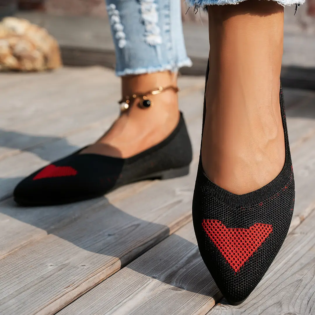2025 New European and American Large Size Pointed Toe Flat Bottom Sweet Love Shoes Women's Beanie Shoes Casual Shoes — feature 7
