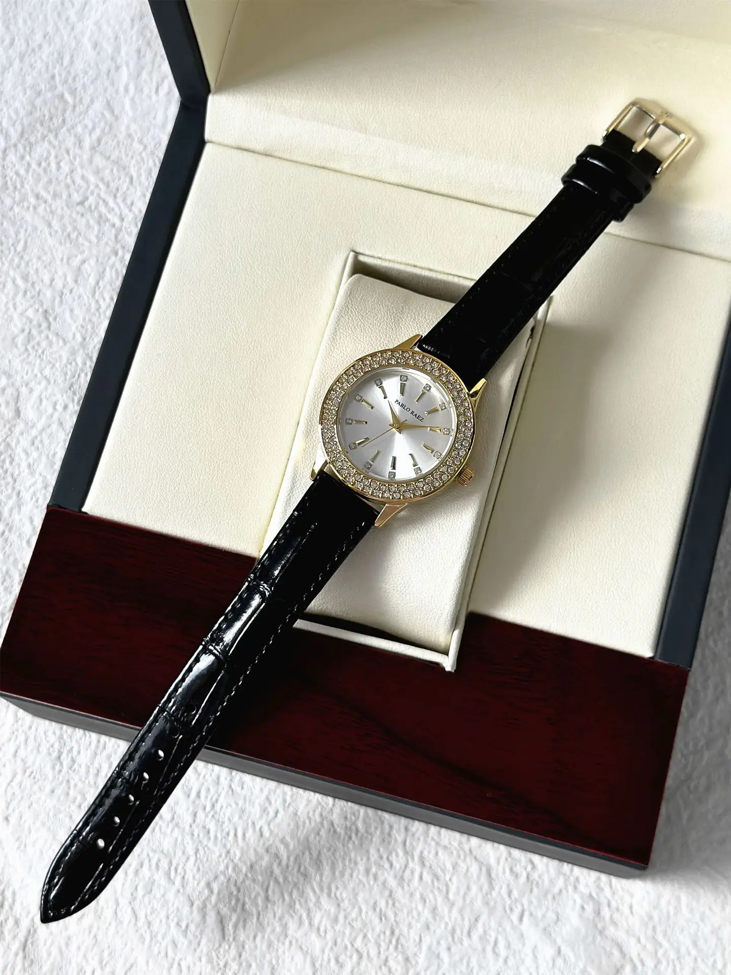 Luxury Full Diamond Women's Watch Gold Black Strap — feature 10