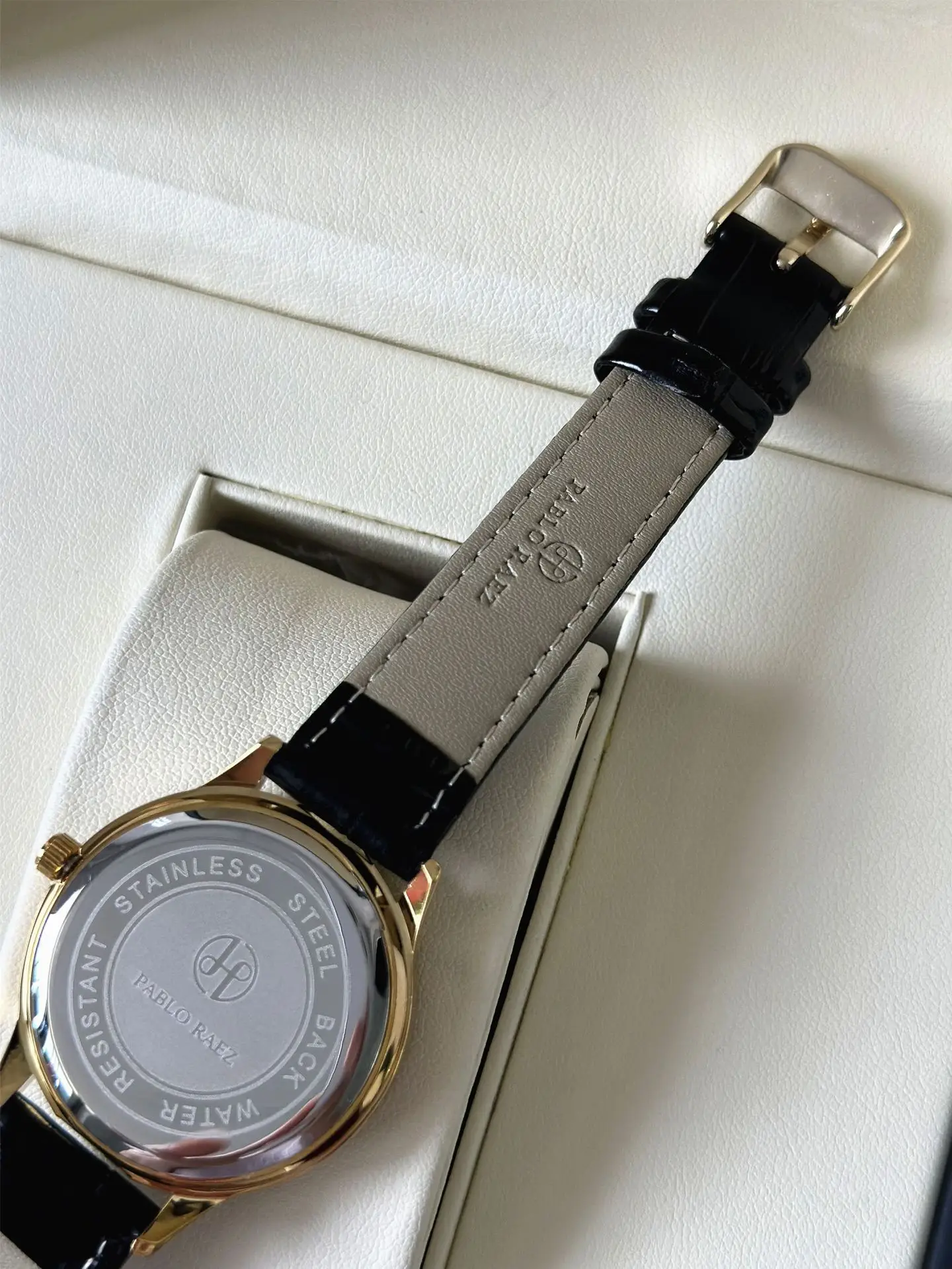 Luxury Full Diamond Women's Watch Gold Black Strap — feature 13