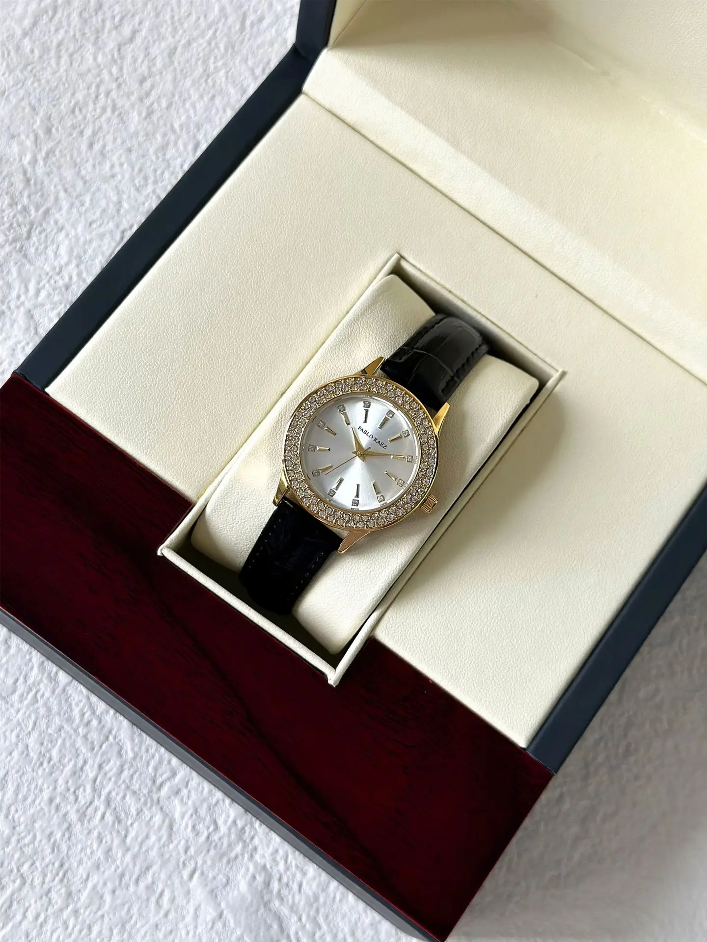 Luxury Full Diamond Women's Watch Gold Black Strap — feature 15