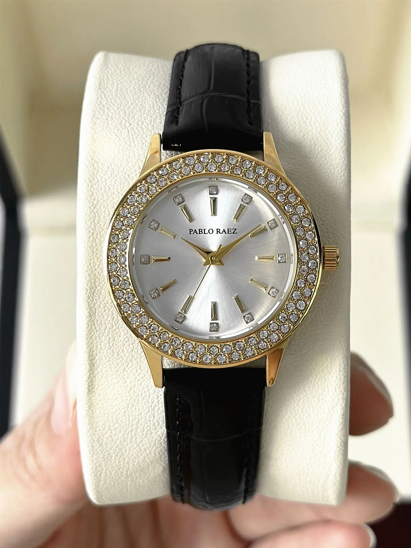 Luxury Full Diamond Women's Watch Gold Black Strap — feature 18