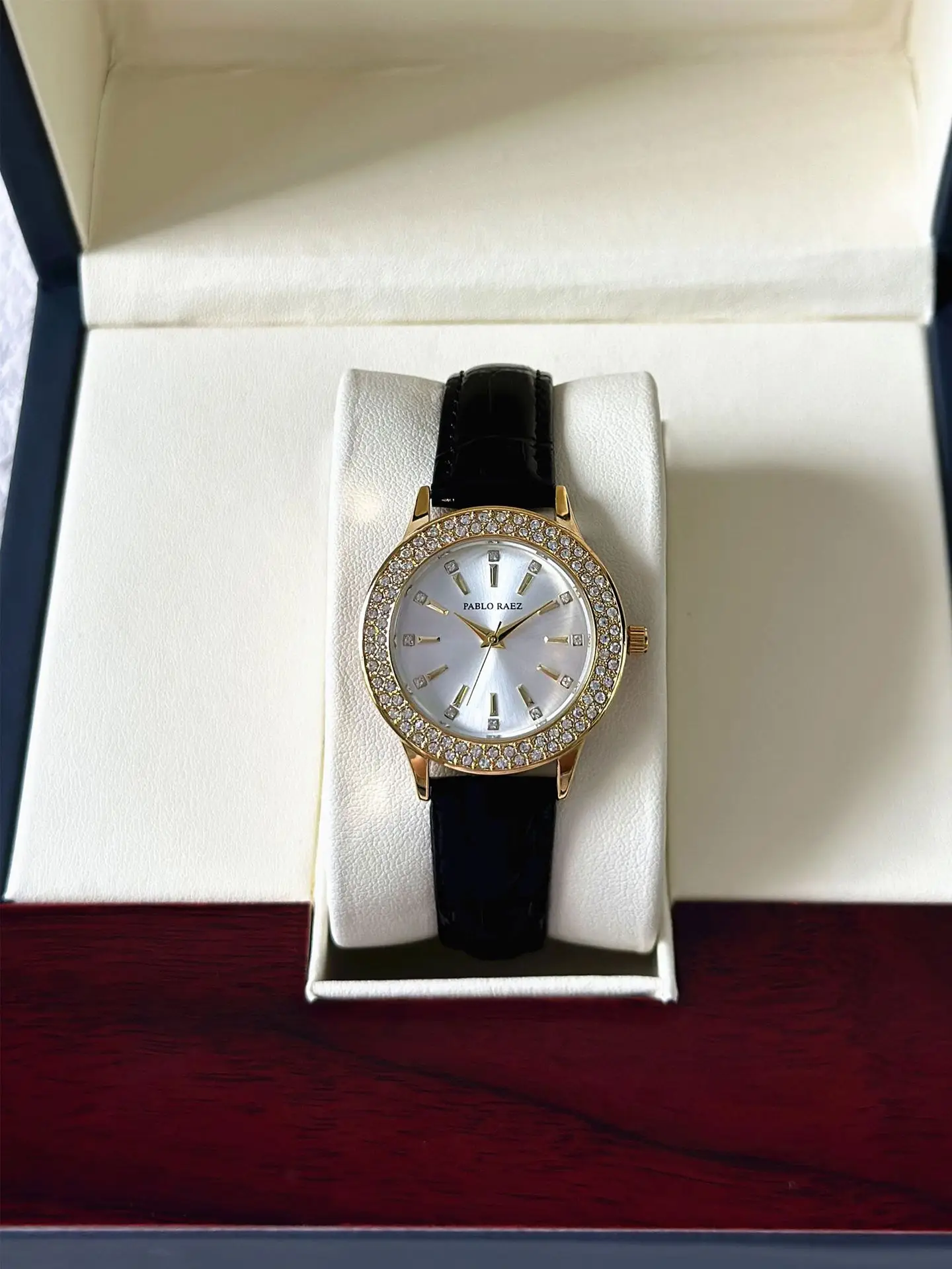 Luxury Full Diamond Women's Watch Gold Black Strap — feature 19