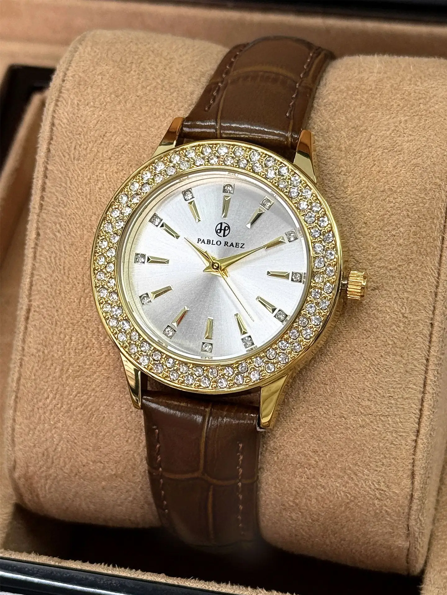Luxury Full Diamond Women's Watch Gold Black Strap — feature 20
