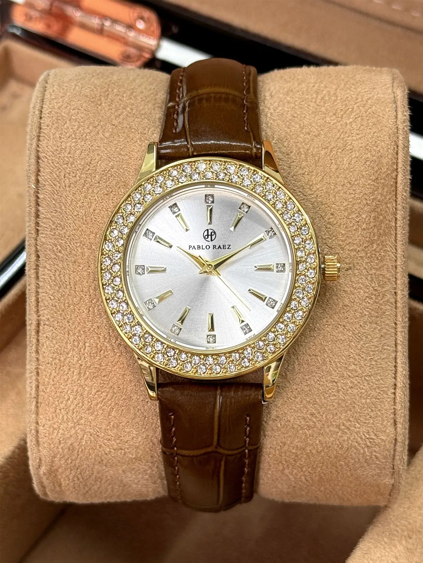 Luxury Full Diamond Women's Watch Gold Black Strap — feature 26