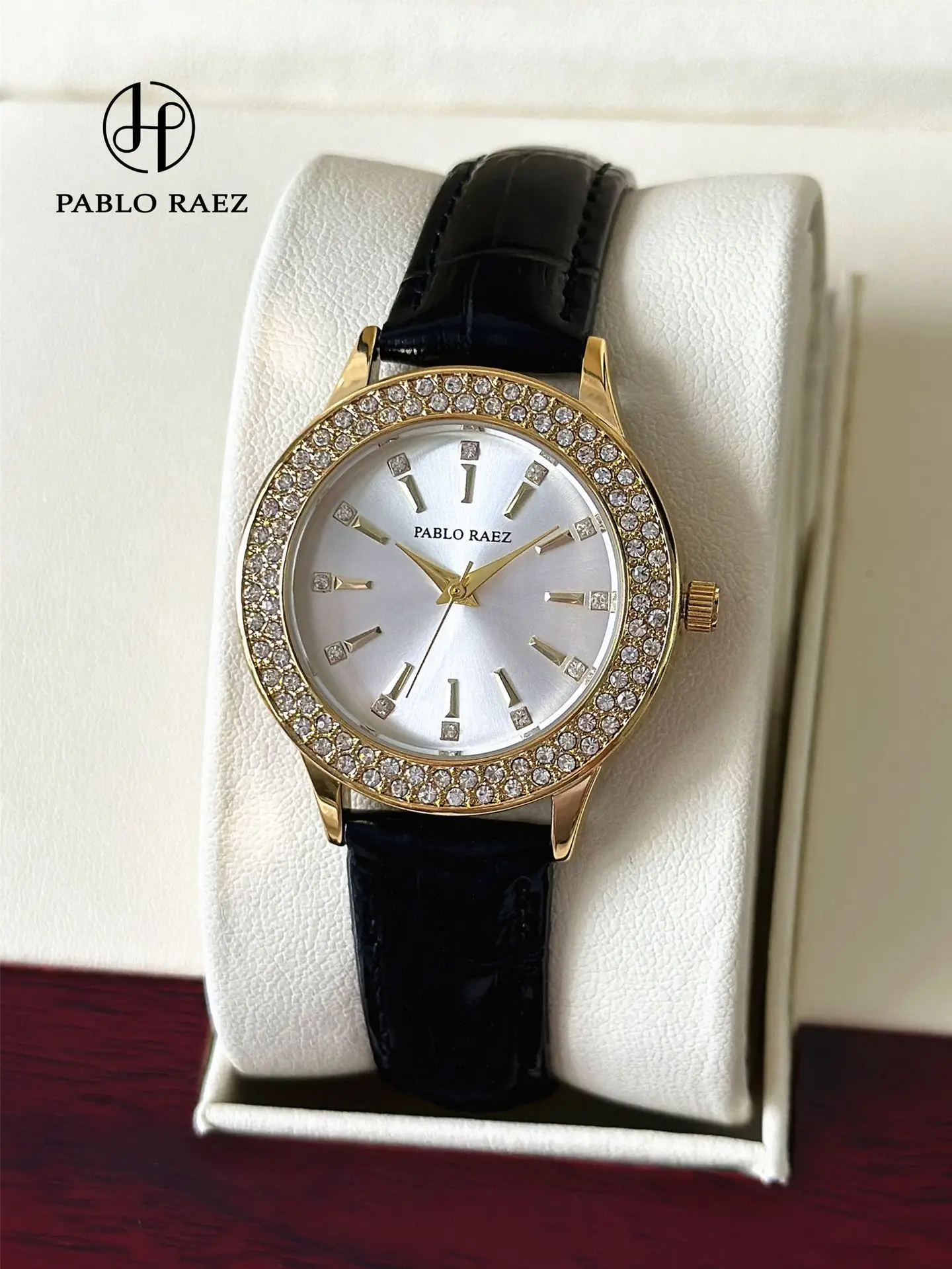 Luxury Full Diamond Women's Watch Gold Black Strap — feature 6