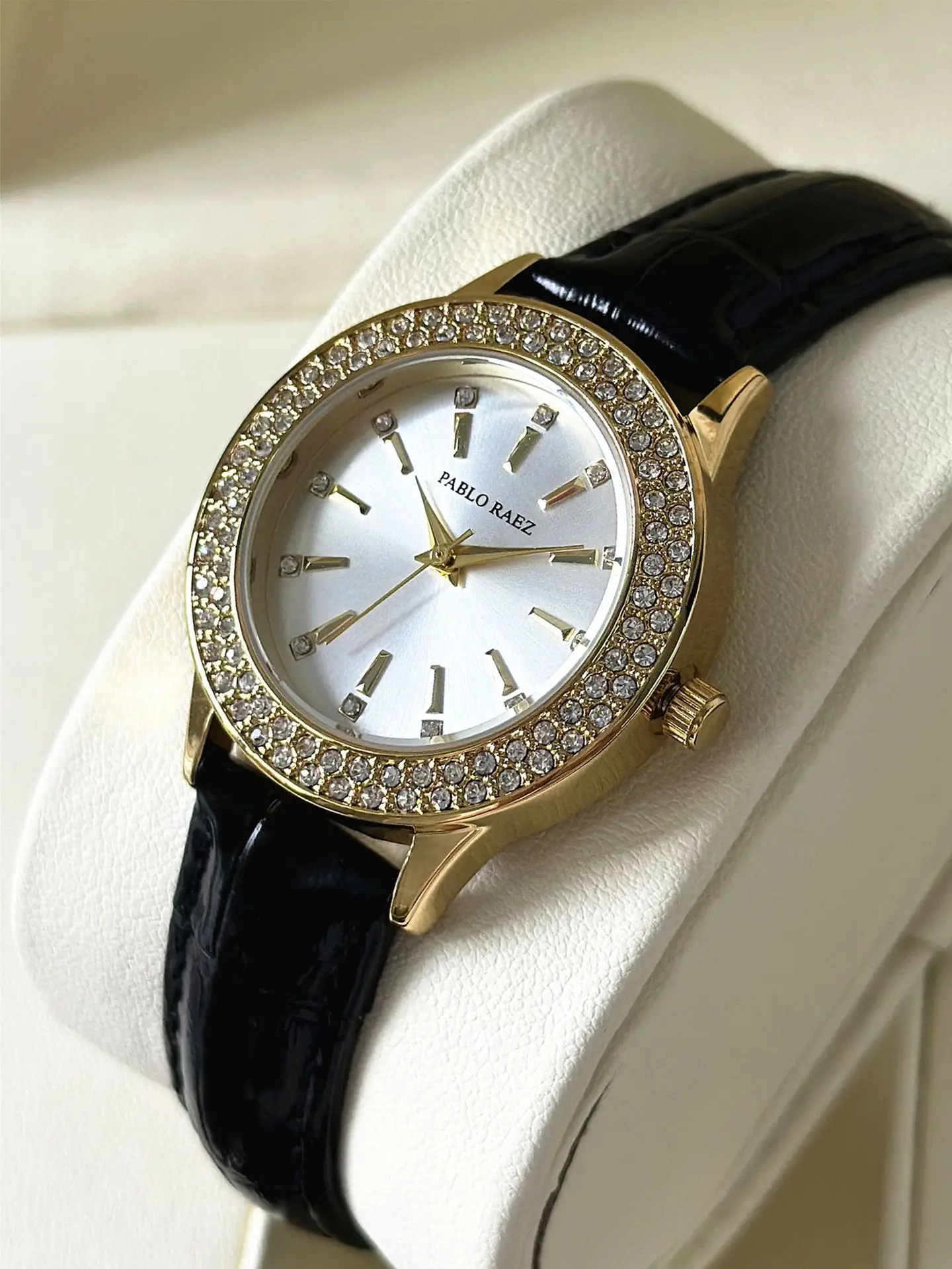 Luxury Full Diamond Women's Watch Gold Black Strap — feature 7