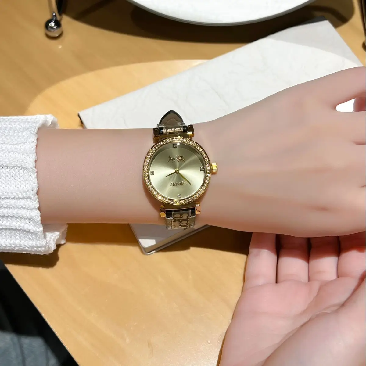Gold Plated Women's Quartz Watch with Chain Strap - Image 3