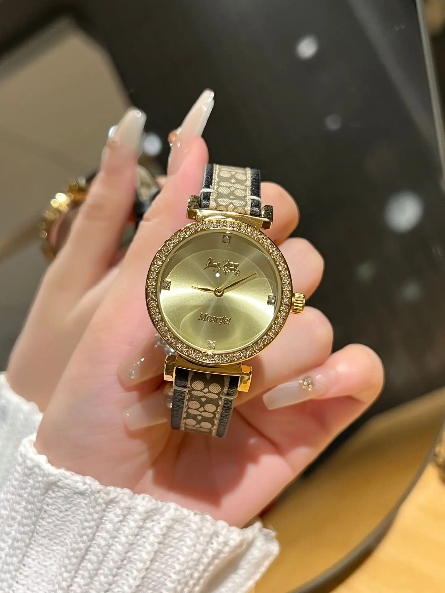 Gold Plated Women's Quartz Watch with Chain Strap — feature 2