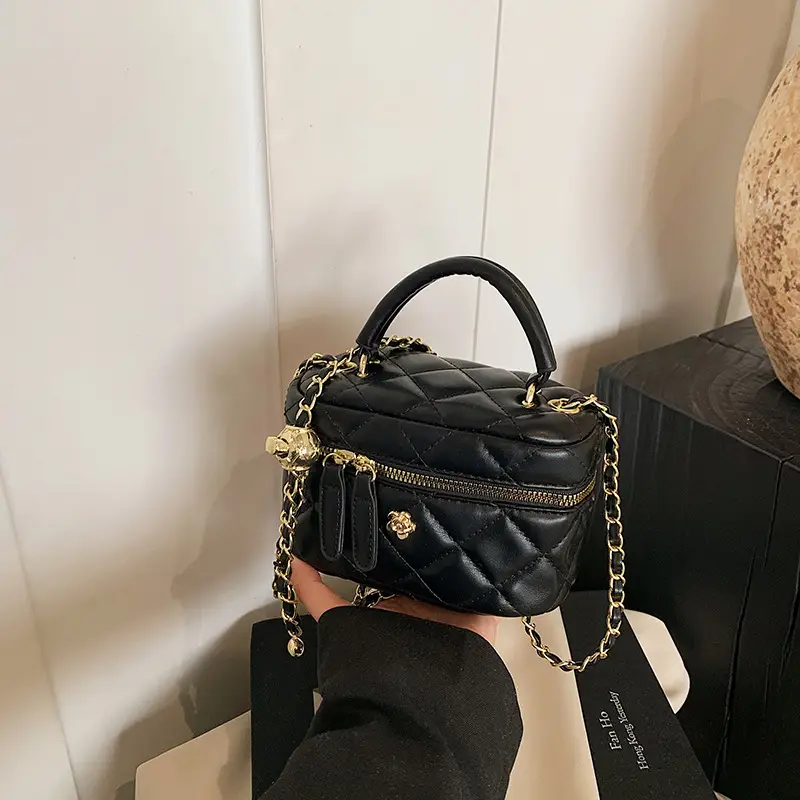 Black Quilted Chain Handbag for Women 2025 Spring - Image 5