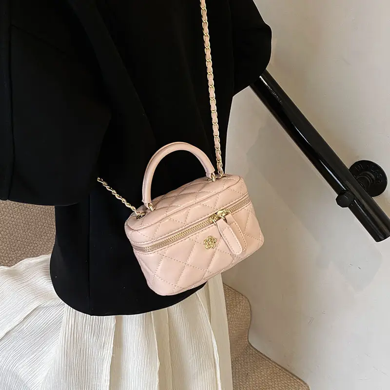Black Quilted Chain Handbag for Women 2025 Spring - Image 6