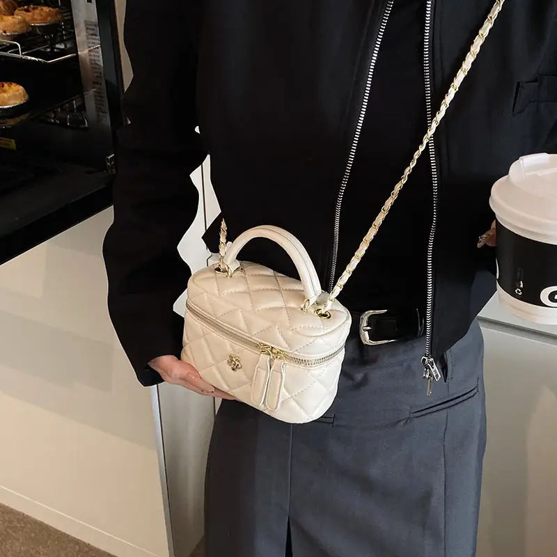 Black Quilted Chain Handbag for Women 2025 Spring - Image 7
