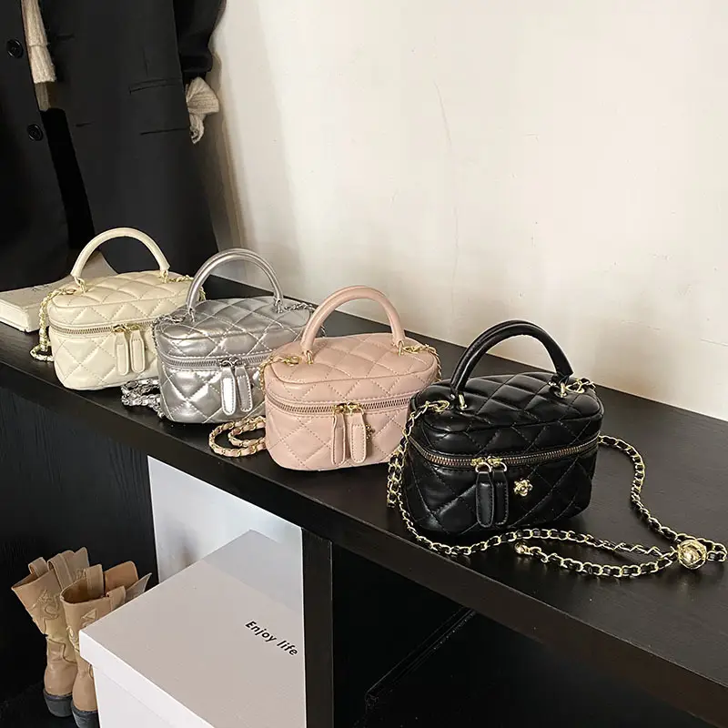 Black Quilted Chain Handbag for Women 2025 Spring - Image 8