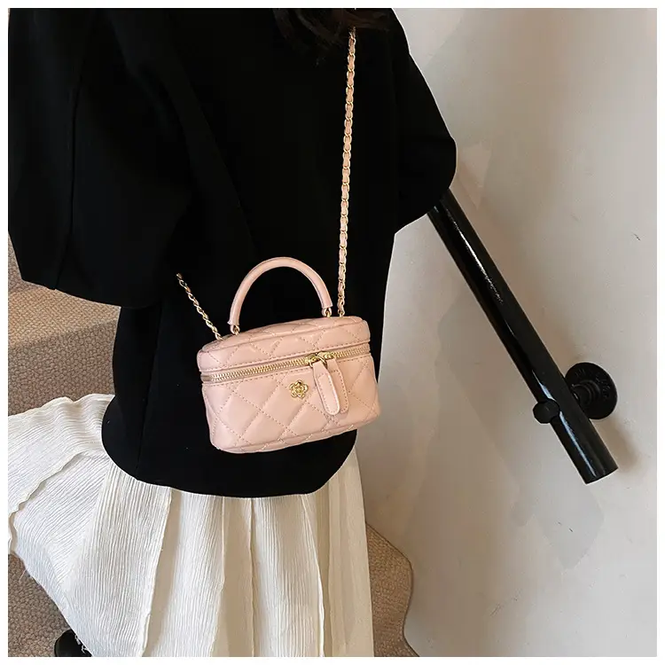 Black Quilted Chain Handbag for Women 2025 Spring — feature 16