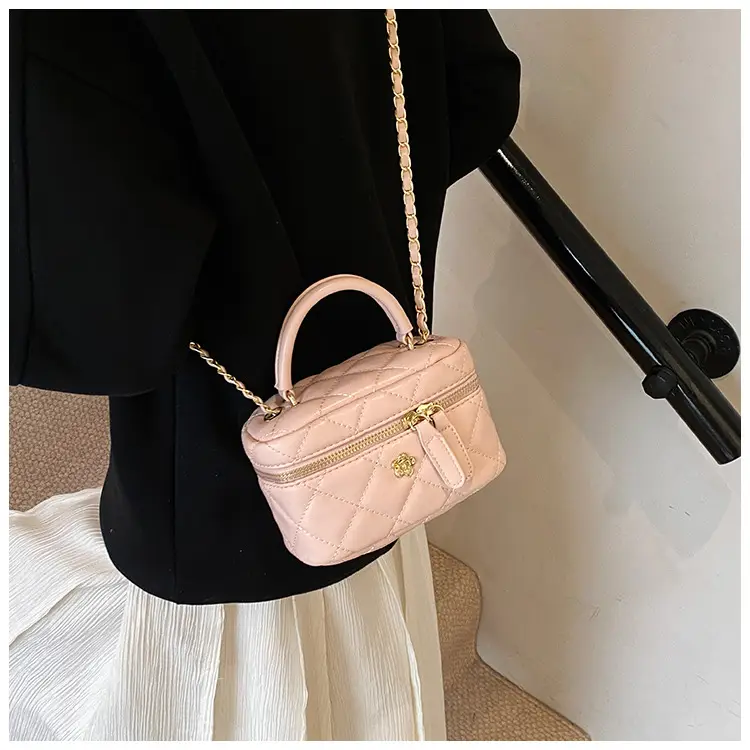 Black Quilted Chain Handbag for Women 2025 Spring — feature 18