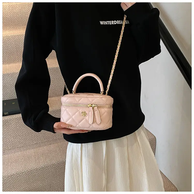 Black Quilted Chain Handbag for Women 2025 Spring — feature 19