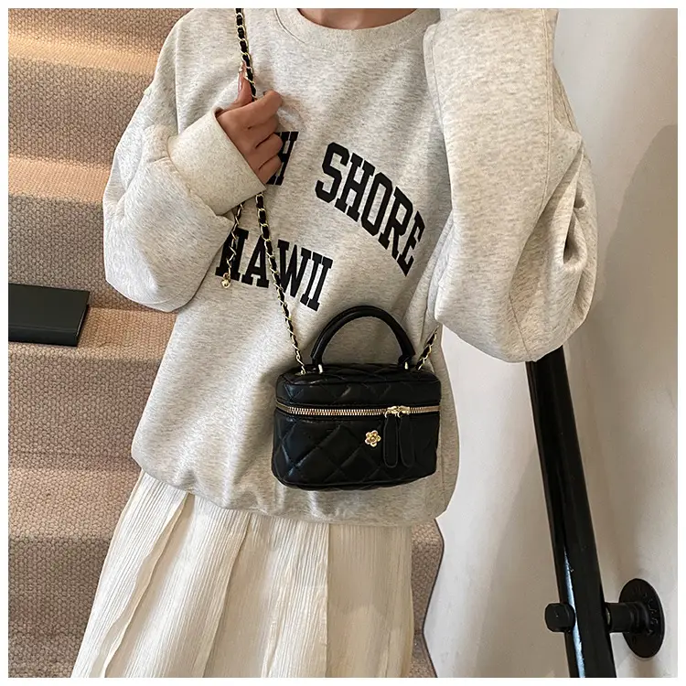 Black Quilted Chain Handbag for Women 2025 Spring — feature 23