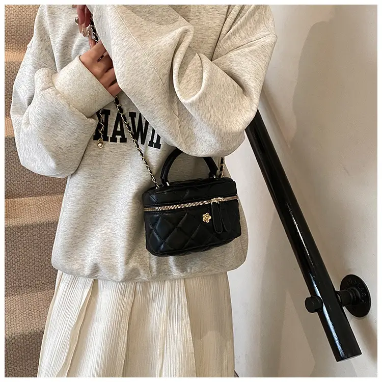 Black Quilted Chain Handbag for Women 2025 Spring — feature 24