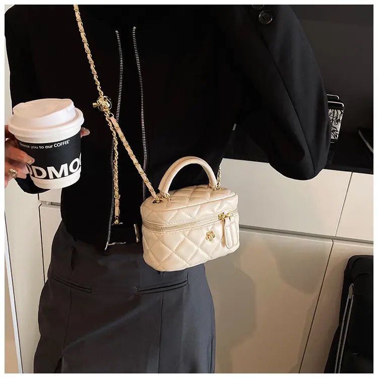 Black Quilted Chain Handbag for Women 2025 Spring — feature 26
