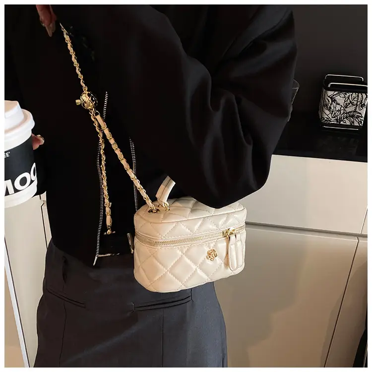 Black Quilted Chain Handbag for Women 2025 Spring — feature 27