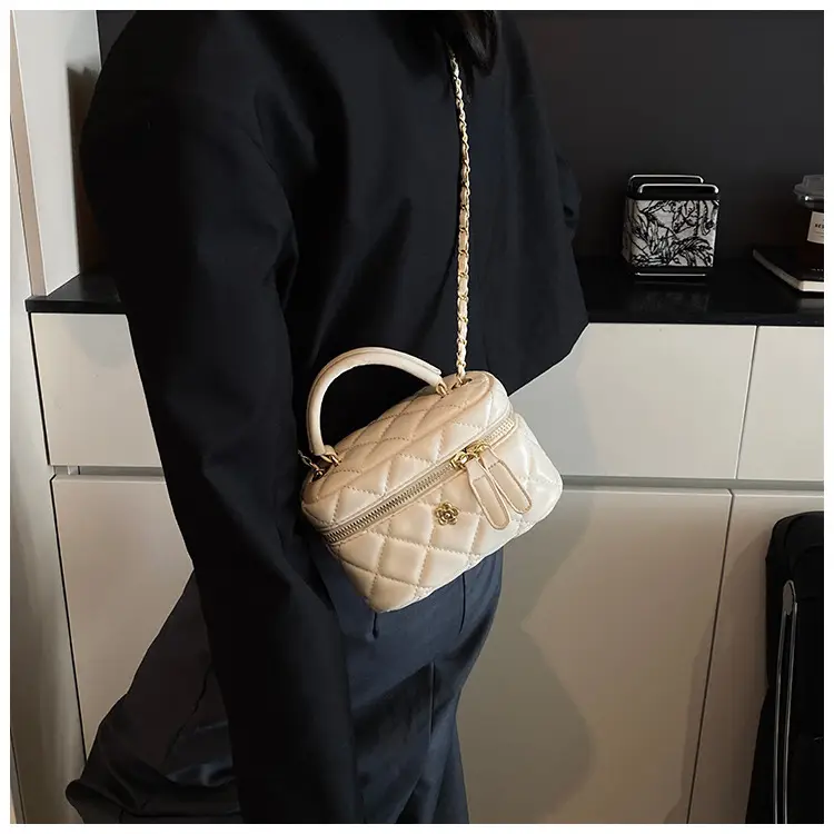 Black Quilted Chain Handbag for Women 2025 Spring — feature 28