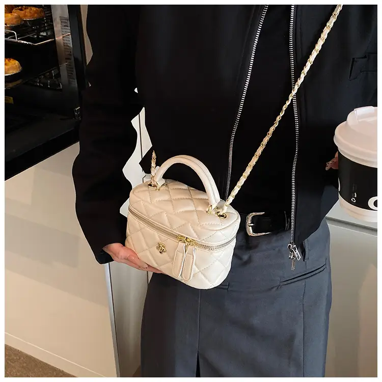 Black Quilted Chain Handbag for Women 2025 Spring — feature 29