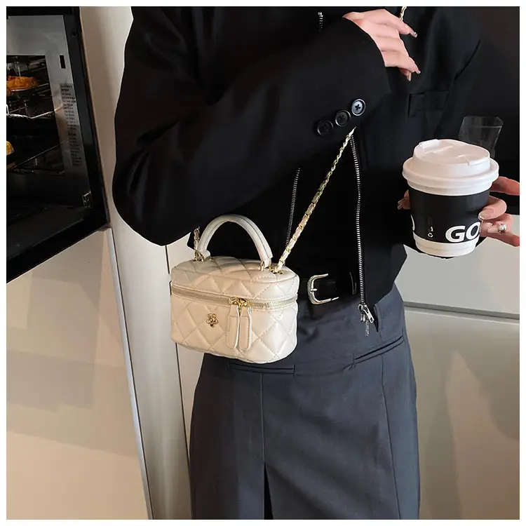 Black Quilted Chain Handbag for Women 2025 Spring — feature 30