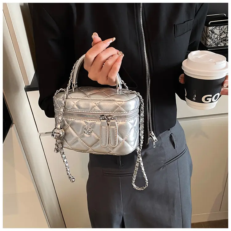 Black Quilted Chain Handbag for Women 2025 Spring — feature 31
