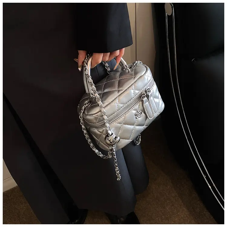 Black Quilted Chain Handbag for Women 2025 Spring — feature 32