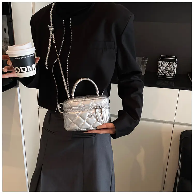 Black Quilted Chain Handbag for Women 2025 Spring — feature 33
