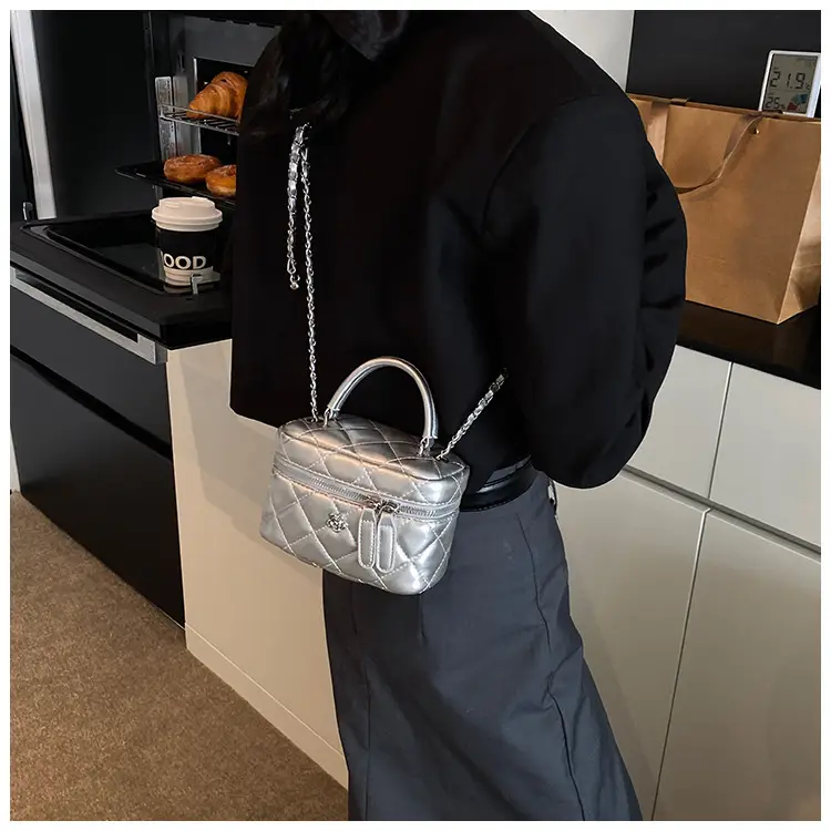 Black Quilted Chain Handbag for Women 2025 Spring — feature 34