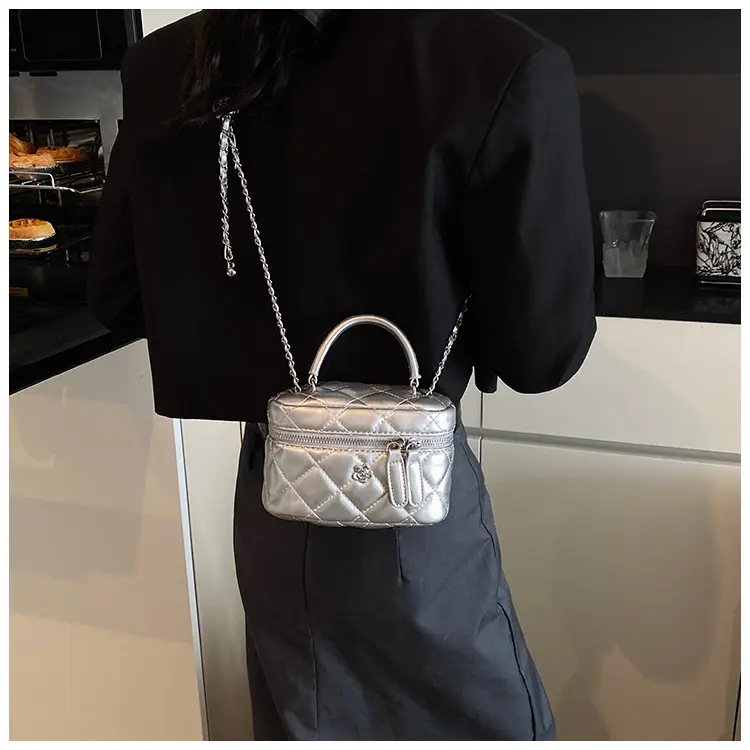 Black Quilted Chain Handbag for Women 2025 Spring — feature 35